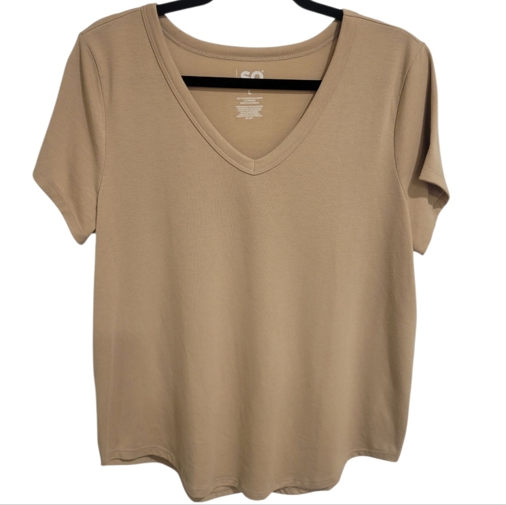 V-Neck T-Shirts in Burgundy and Beige - Picture 3 of 3